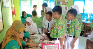 Pemeriksaan Kesehatan Bagi Siswa Di SMP Negeri 2 Karangdowo.