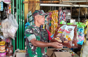 Bhabinsa Koramil 05/Jatinom Pantau Harga Sembako Di Pasar Gabus Jatinom Klaten