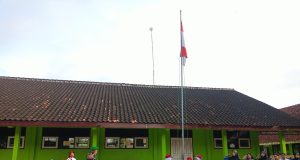 Babinsa Klaten Utara Menjadi Pembina Upacara Di SDN 2 Jonggrangan, Sampaikan Ini.