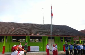 Babinsa Klaten Utara Menjadi Pembina Upacara Di SDN 2 Jonggrangan, Sampaikan Ini.