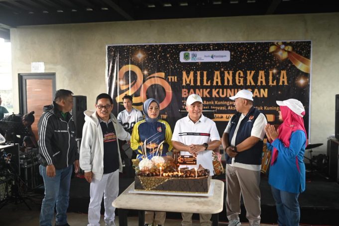 RAYAKAN HUT KE-20 BANK KUNINGAN DI LAPANGAN MINI SOCCER ROYAL HORSE