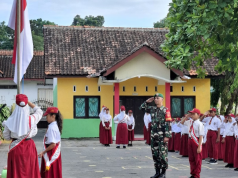 Babinsa Taji Jadi Pembina Upacara, Tanamkan Nilai Disiplin Dan Nasionalisme Sejak