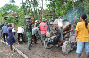 TMMD Sengkuyung Tahap IV Kodim 0723/Klaten Bangun Jalan Beton Di Desa Kaligayam