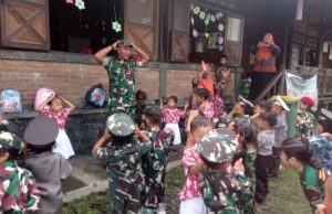 Babinsa Kemudo Kenalkan Profesi TNI Di KB Bina Putra Husada Prambanan Klaten