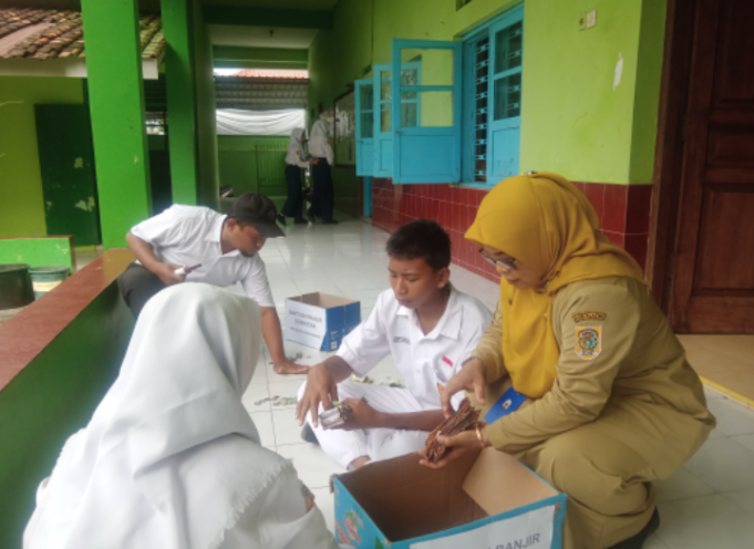 Penggalangan Dana SMPN 2 Karangdowo Untuk Korban Bencana.