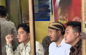 Wapres Tiba-tiba Makan Siang di Sate Kambing Klewer, Kota Solo Bersama Raja Kembar Hangabehi dan Purboyo