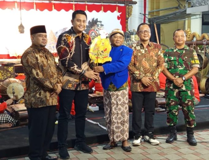 Resmikan Gedung Public Safety Center, Dinas Kesehatan Klaten Gelar Wayang Kulit.