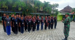 Tanam Nilai Kebangsaan, Babinsa Wonosari Bentuk Generasi Muda Berkarakter SMP Negeri 2 Wonosari Klaten