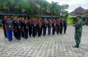 Tanam Nilai Kebangsaan, Babinsa Wonosari Bentuk Generasi Muda Berkarakter SMP Negeri 2 Wonosari Klaten