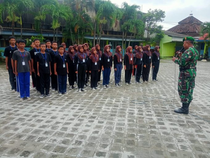 Tanam Nilai Kebangsaan, Babinsa Wonosari Bentuk Generasi Muda Berkarakter SMP Negeri 2 Wonosari Klaten