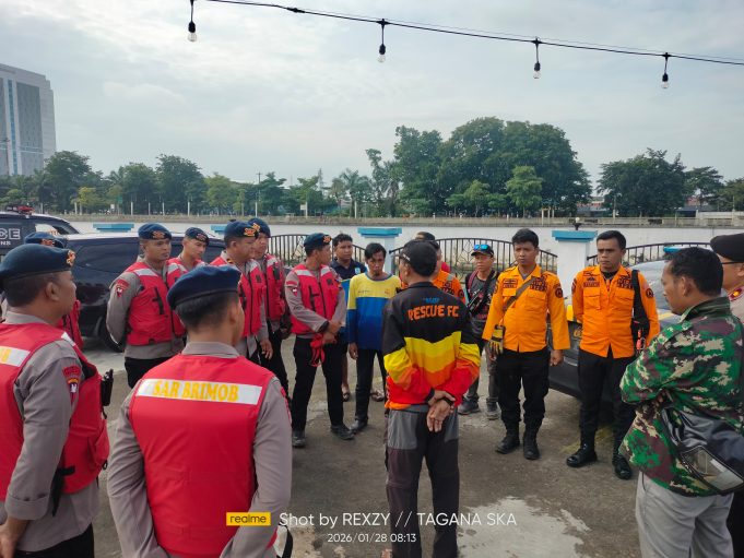 BPBD Solo dan Tim SAR Lakukan Penyelamatan Pemuda Asal Rembang Menjatuhkan Diri Bendungan Tirtonadi,