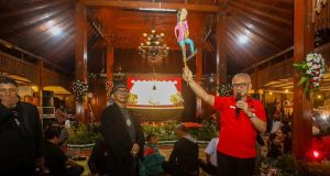 Rayakan Hari Ulang Tahun ke 53 PDIP Kota Surakarta Menggelar Wayangan