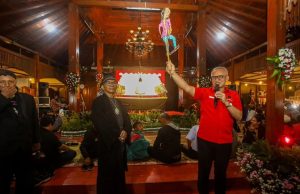 Rayakan Hari Ulang Tahun ke 53 PDIP Kota Surakarta Menggelar Wayangan