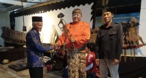 Tradisi Sadranan Warga Masyarakat Dukuh Tanjung Gelar Pentas Wayang Kulit.