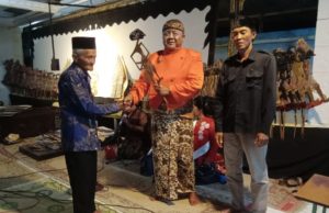 Tradisi Sadranan Warga Masyarakat Dukuh Tanjung Gelar Pentas Wayang Kulit.