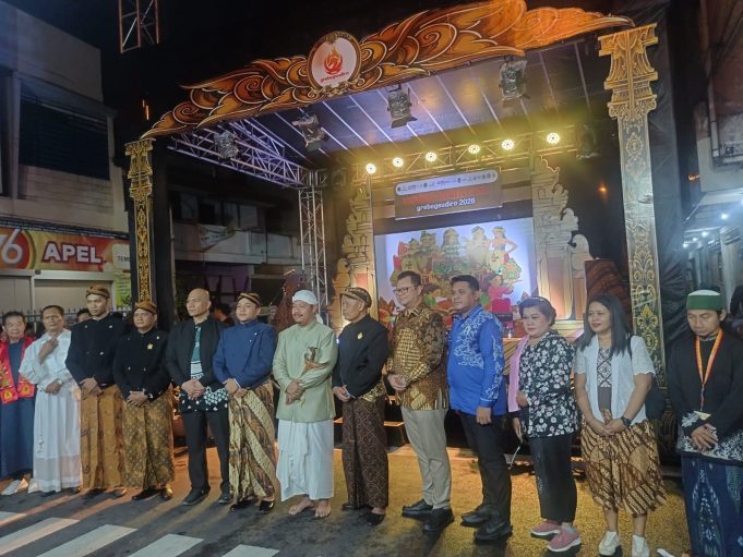 Kirab Umbul Mantram Sangat Meriah Sekali
