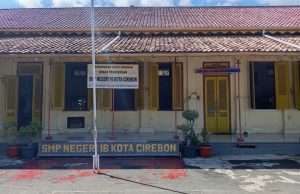 SMPN 16 KOTA CIREBON DIDUGA MEMUNGUT UANG PERPISAHAN