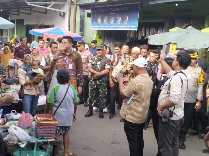 Danramil 05/Jatinom Dampingi Bupati Klaten Tinjau Pasar Gabus Jelang Ramadhan 1447 H