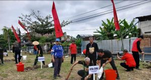 DPC PDIP Kota Surakarta Menggelar Aksi Penanaman Pohon 1001 Serempak di 5 Kecamatan