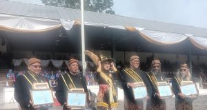 Wakil walikota Astrid Widayani Memakai Pakaian Busana Keprajuritan di Upacara HUT Kota Solo