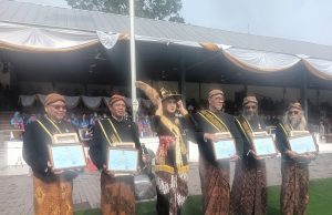 Wakil walikota Astrid Widayani Memakai Pakaian Busana Keprajuritan di Upacara HUT Kota Solo