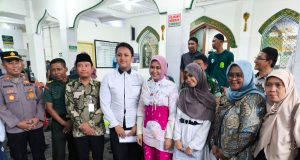 1.000 Porsi Bubur Samin Dibagikan Secara Gratis di Masjid Darussalam