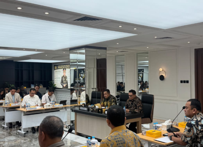 PUTUS RANTAI TENGKULAK, POLRI FASILITASI PERMODALAN KUR Dan PENYERAPAN BULOG BAGI PETANI JAGUNG