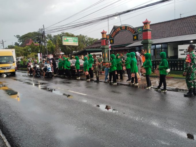 Perkuat Kebersamaan Di Bulan Suci, Kodim 0723/Klaten Dan Persit Berbagi Takjil
