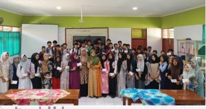Tabur Kebaikan Di Bulan Ramadhan SMP Negeri 3 Karangdowo Berbagi Takjil Dan Berikan Santunan Bagi Siswa Kurang Mampu.