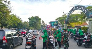 Semangat Ramadhan, Kodim 0723/Klaten Dan Persit Berbagi Takjil Untuk Masyarakat