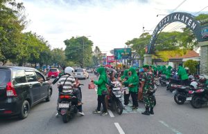 Semangat Ramadhan, Kodim 0723/Klaten Dan Persit Berbagi Takjil Untuk Masyarakat