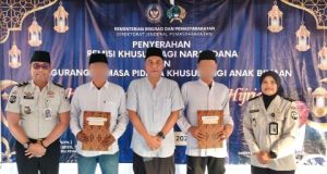 Lapas Klaten Gelar Sholat Idul Fitri Bersama, Serta Penyerahan Remisi Khusus Bagi Narapidana Dan Pengurangan Masa Pidana Khusus Bagi Anak Binaan Sejumlah 120 Narapidana.