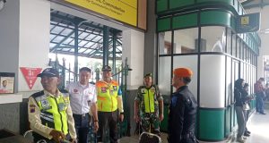 Babinsa Kodim 0723/Klaten Pastikan Keamanan Penumpang KA Saat Arus Balik Lebaran 2026
