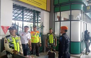 Babinsa Kodim 0723/Klaten Pastikan Keamanan Penumpang KA Saat Arus Balik Lebaran 2026