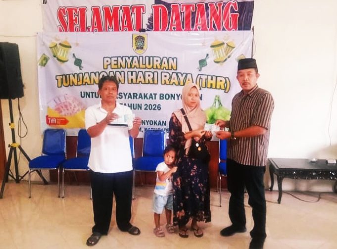 Pemerintah Desa Bonyokan Bagikan THR Perdana Kepada Warganya Anggarkan 170 Juta