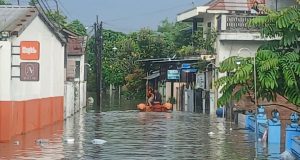 Hujan Deras Dengan Durasi Lama Mengakibat kan Banjir dan Kemacetan di Jalan Solo – Sukoharjo