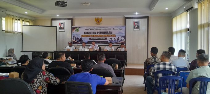 KENALKAN REGULASI BARU KEMENTRIAN MELALUI DINAS TENAGA KERJA KABUPATEN KUNINGAN