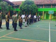 Babinsa Koramil 09/Prambanan Latih Disiplin Dan Karakter Siswa SMP N 1 Prambanan Melalui PBB