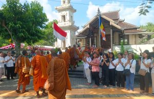 Sambut Hari Raya Waisak, Bhikkhu Thudong IWFP 2026 Disambut Hangat Di Klaten