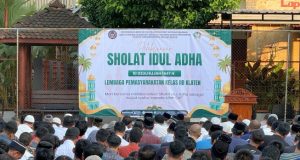 GEMA TAKBIR DI BALIK JERUJI: Lapas Klaten Gelar Salat Idul Adha dan Penyembelihan Hewan Kurban