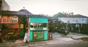 Di Jual Rumah Dan Pekarangan.