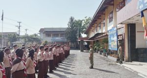 Babinsa Koramil 01/Kota Klaten Berikan Pembinaan PBB Dan Wasbang Di SMK Kristen 1 Klaten