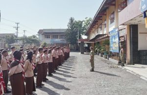 Babinsa Koramil 01/Kota Klaten Berikan Pembinaan PBB Dan Wasbang Di SMK Kristen 1 Klaten